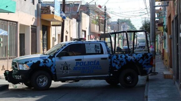 Suspenden a director operativo de la Policía de León, Guanajuato, tras video de presunta agresión a una mujer