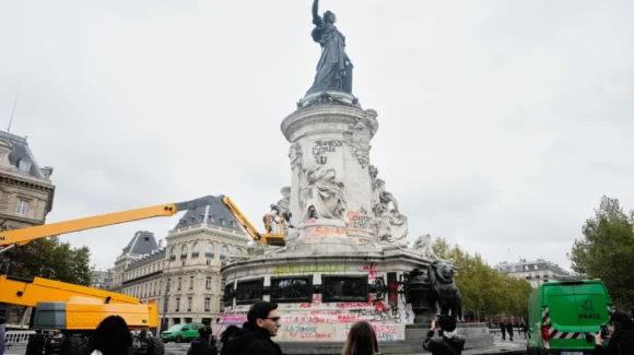 París desafía las prohibiciones y miles de personas salen a protestar en medio de la tensión en Francia