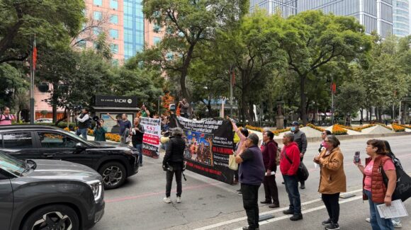 ¡Siguen las manifestaciones! Trabajadores del IMSS Bloquean Paseo de la Reforma en CDMX por demandas laborales