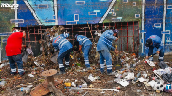 Ayuntamiento de Monterrey despliega operativo de limpieza en vialidades