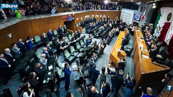 En hecho inédito, Miguel Flores presencia posicionamientos de bancadas en Congreso de NL