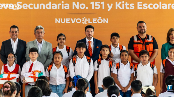 NL: Samuel García inaugura escuela y entrega útiles a más de mil 300 alumnos en Cadereyta