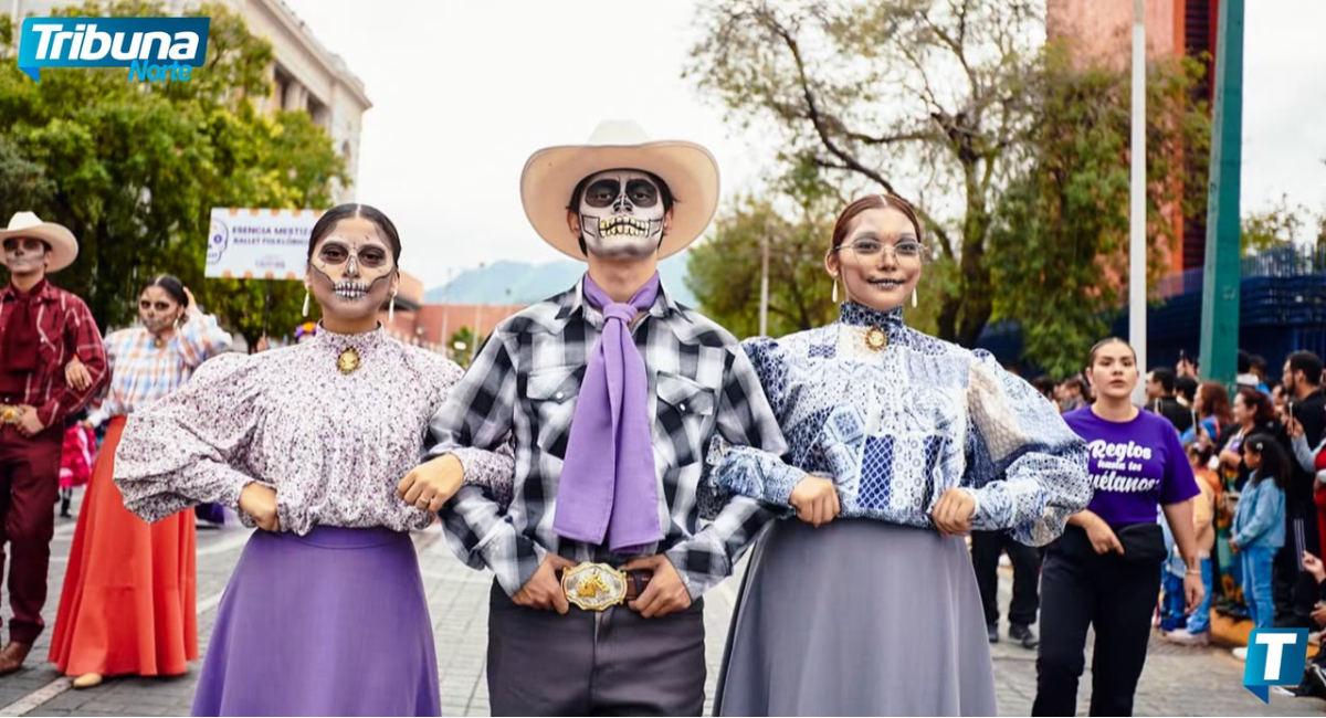 El Desfile de las Calaveras del Festival Santa Lucía llena de color el centro de Monterrey pese a la lluvia