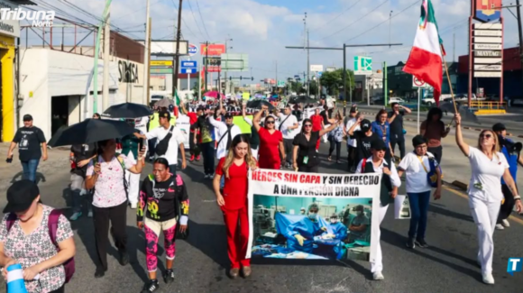 Empleados del IMSS en NL protestan con bloqueos viales por aumento salarial y medicamentos