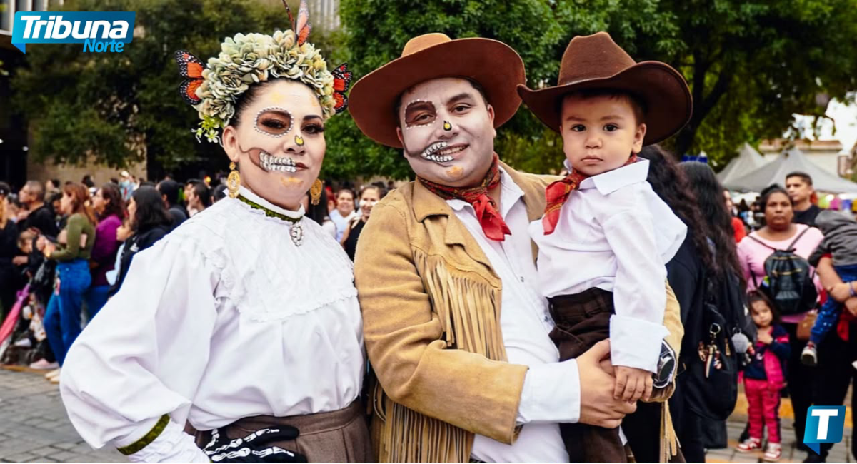 El Desfile de las Calaveras del Festival Santa Lucía llena de color el centro de Monterrey pese a la lluvia
