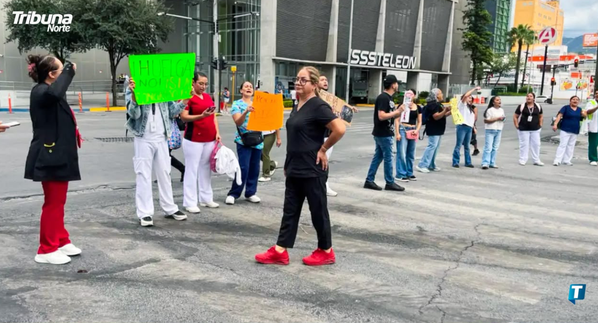 Protestan empleados del IMSS en vialidades de Monterrey por modificaciones sindicales y carencias