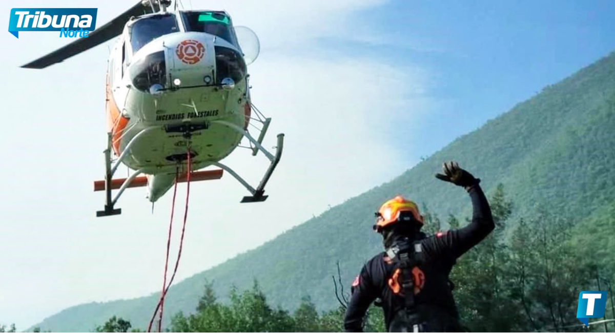  Rescatan en helicóptero a hombre tras caer 20 metros en el Cerro de las Mitras