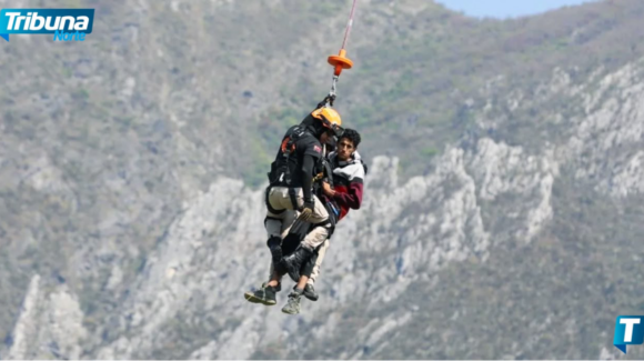 Protección Civil NL rescata por aire a hombre tras caer 20 metros en Cerro de las Mitras