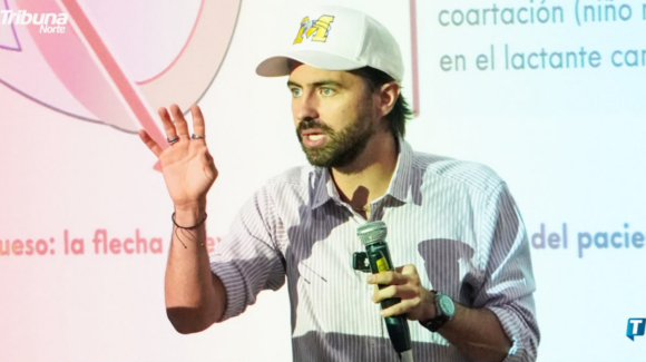 Doctor Álvaro Riojas aborda retos eléctricos en corazones congénitos en simposio UANL
