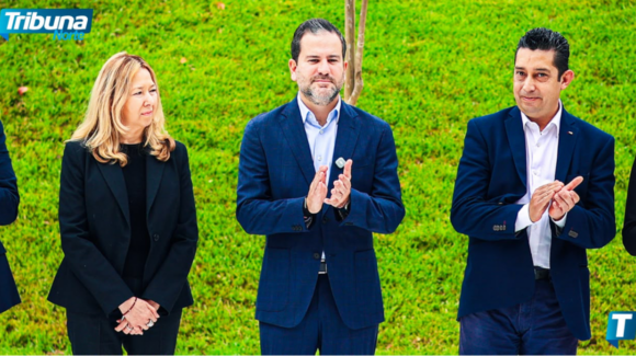 NL: Raúl Lozano encabeza jornada de arborización en Galerías Monterrey bajo norma estatal
