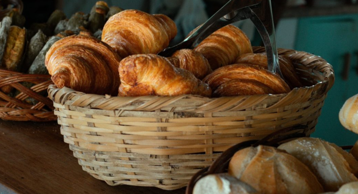 Chilangos gastan casi mil 500 pesos anuales en consumo de pan en CDMX: Inegi