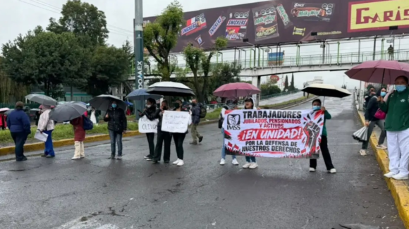 CDMX: Trabajadores del IMSS bloquean la México-Pachuca y anuncian más protestas