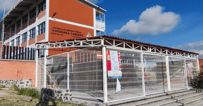 Estudiante hiere con dos cuchillos a cuatro personas en secundaria de Querétaro