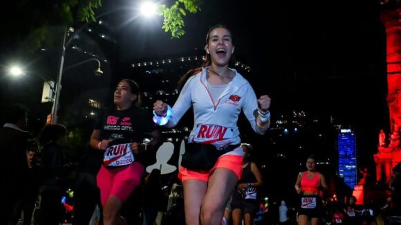 Corren 10 mil mujeres por calles de la Ciudad de México