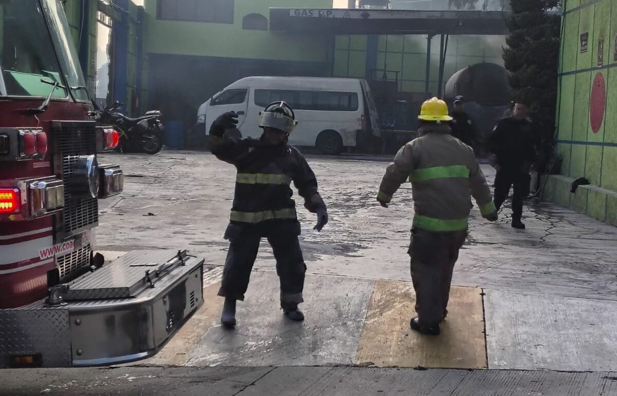 Ciudad de México: Explotan dos pipas en Lomas Coacalco; hay tres lesionados