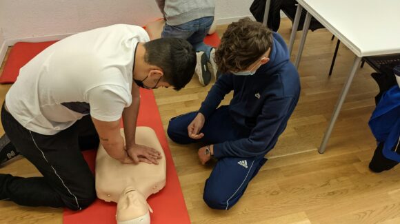 ¿Cómo actuar ante un paro cardiaco en un niño?