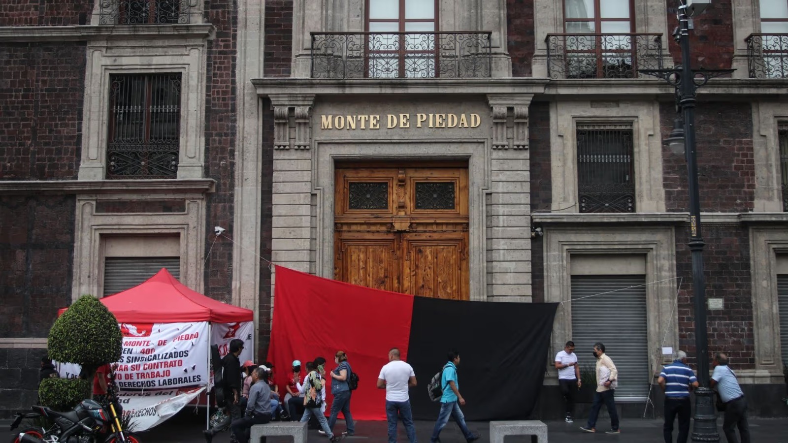 Termina huelga de casi un año en Nacional Monte de Piedad