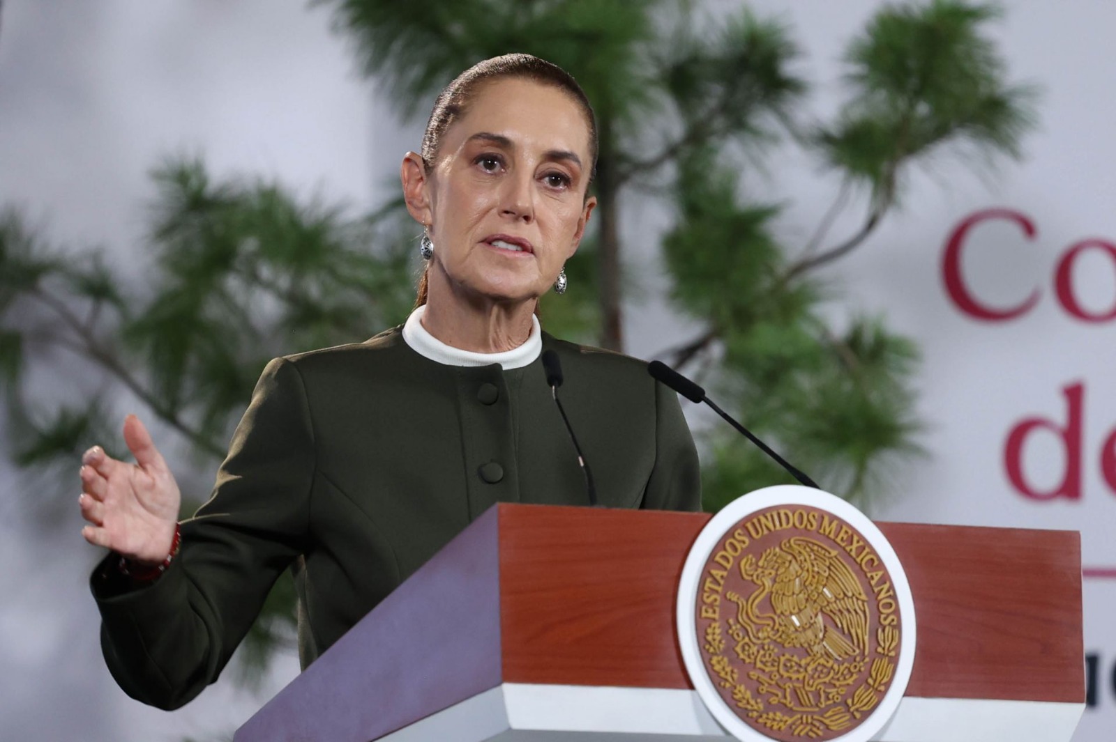 Claudia Sheinbaum pide a la UNAM aumentar matrícula y austeridad