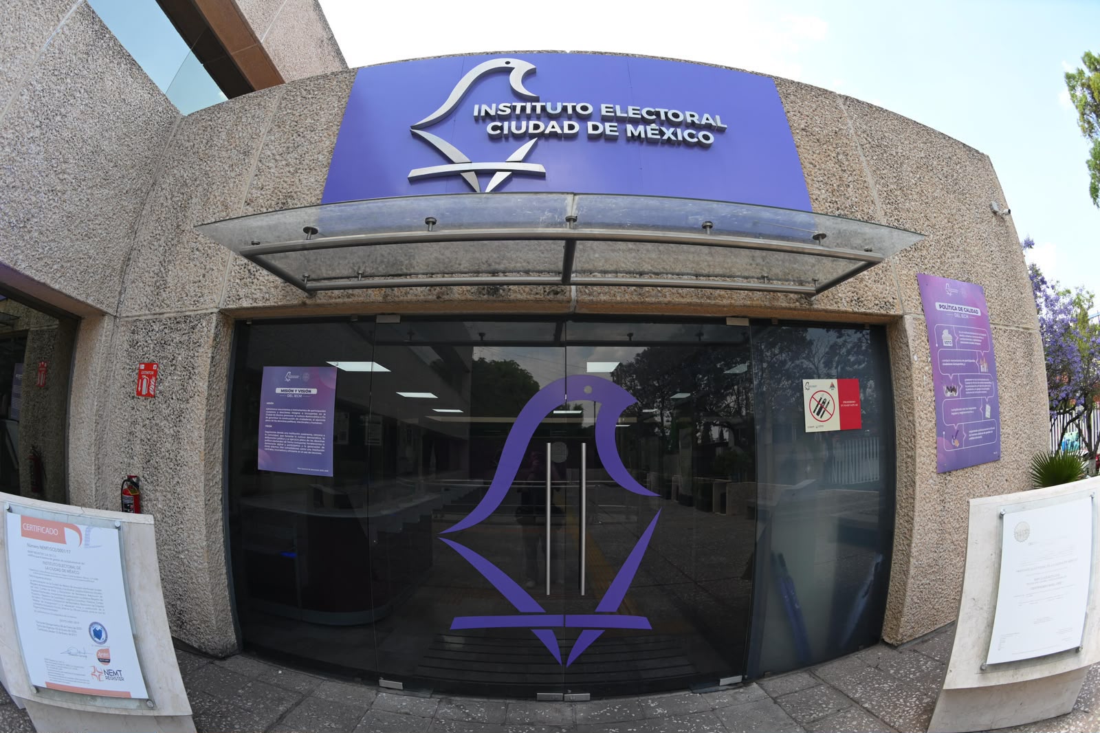 Pide IECM retirar plantón de militantes del PRD de sus oficinas