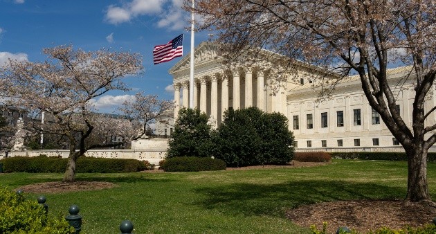 Suprema Corte de EU frena restricciones de Trump a tratamientos médicos para personas trans en prisión