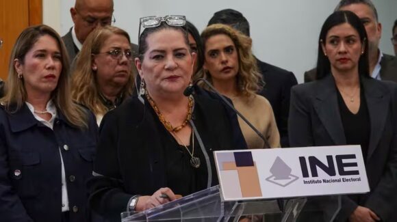 Guadalupe Taddei descarta renunciar al INE y denuncia “golpeteo político”