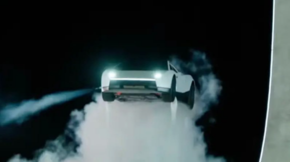 Elon Musk presenta el nuevo Tesla Roadster: El carro que “vuela” y hace acrobacias con propulsores