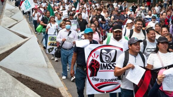 Inconformes del IMSS rechazan aumento salarial y presionan por la salida de Rafael Olivos