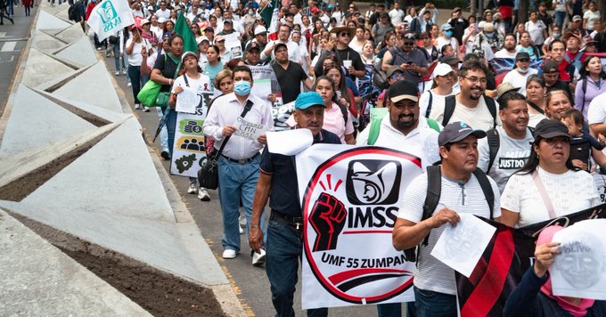Inconformes del IMSS rechazan aumento salarial y presionan por la salida de Rafael Olivos