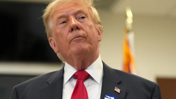 Donald Trump vota anticipadamente en Florida y reafirma su respaldo a los republicanos