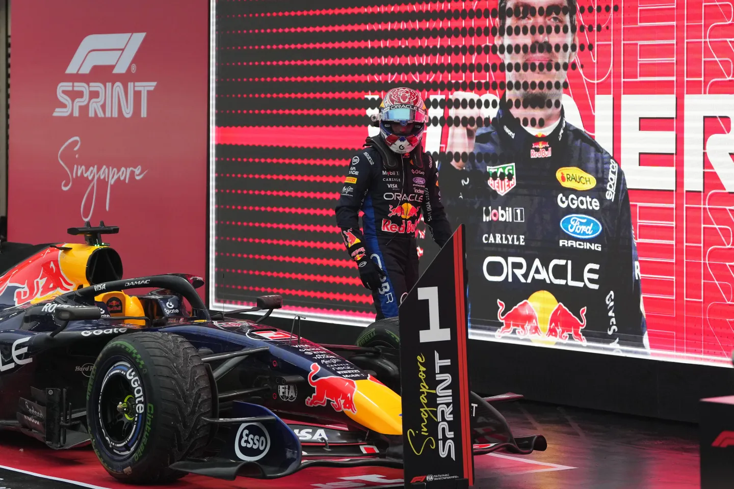 F1: Verstappen logra el doblete con la pole y al ganar la carrera sprint en el GP de Singapur
