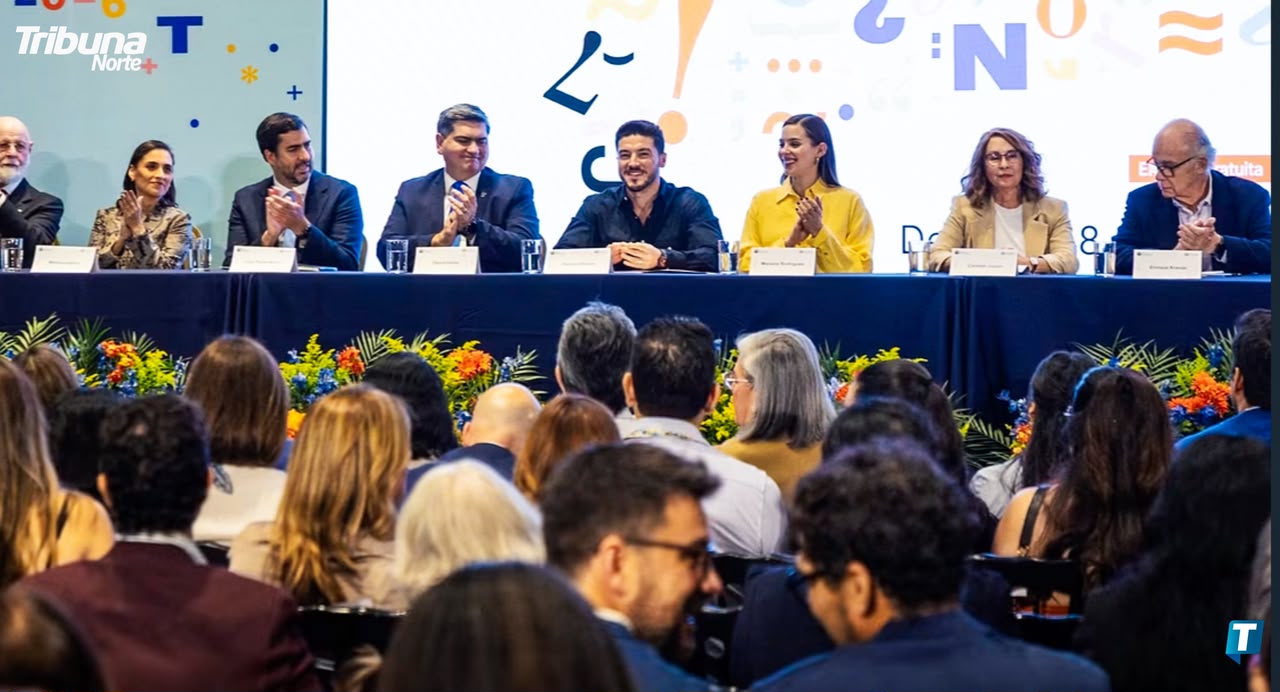 Analiza Nuevo León integración tecnológica en aulas ante decreto federal: Samuel García