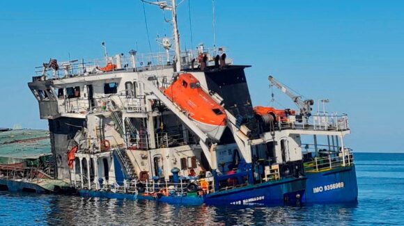 Ataque con dron hunde al carguero turco Royad Mammadov en el mar Negro: Reportan 2 muertos y 11 rescatados