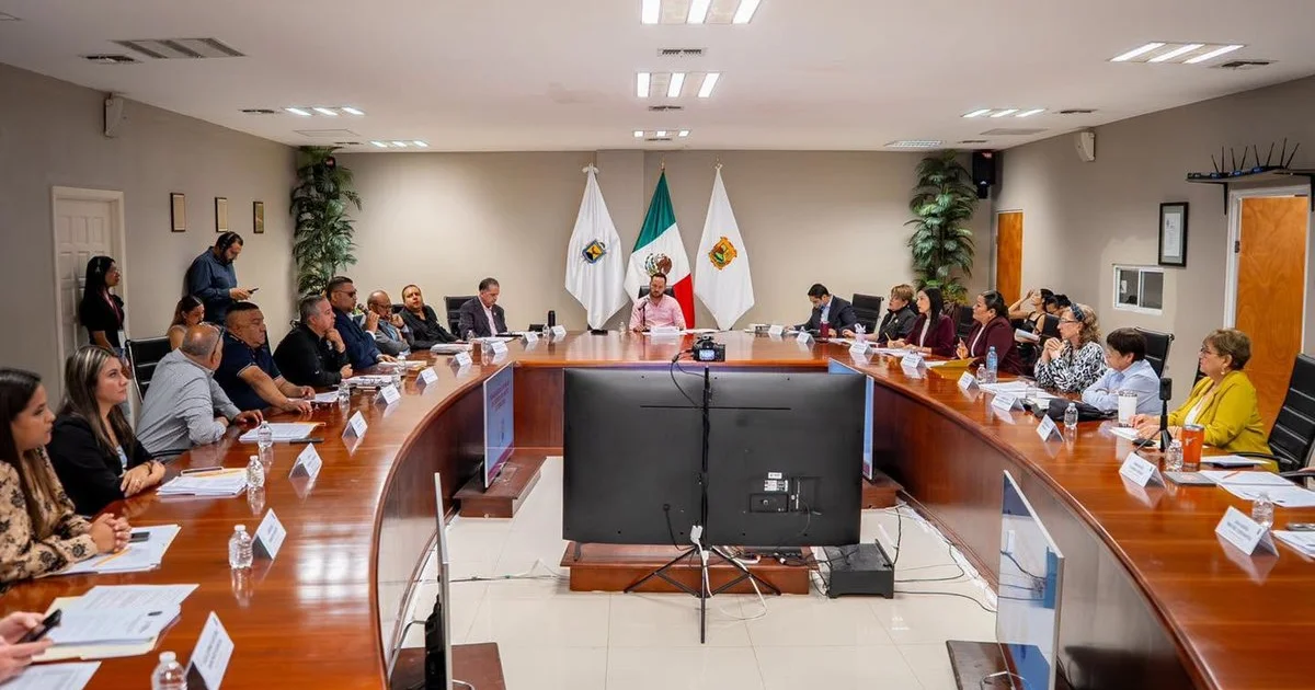 Coahuila: Alcalde morenista y regidor petista se enfrentan en sesión de Cabildo en Piedras Negras