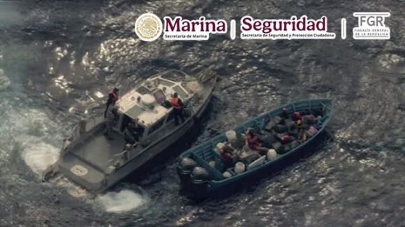 Marina asegura más de 1.2 toneladas de presunta cocaína frente a Huatulco, Oaxaca; hay 6 detenidos