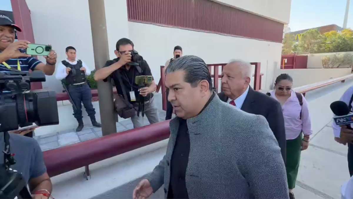 Francisco Garduño comparece ante juez en Ciudad Juárez por caso del incendio migratorio; víctimas piden que no se retiren los cargos