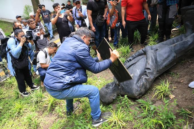 Sheinbaum acusa a expresidentes de estar “en campaña” y rechaza agresión a estatua de Felipe Calderón