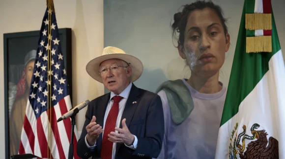 Ken Salazar rechaza amenazas militares de Trump y plantea un tratado de seguridad con México contra los cárteles