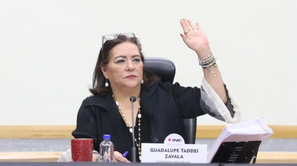Guadalupe Taddei, bajo presión en el INE: Del caso de su chofer a la ‘Ley Taddei’ y los contratos bajo investigación