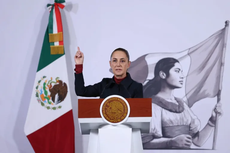 Sheinbaum descarta que México quede aislado si Flávio Bolsonaro gana la presidencia de Brasil