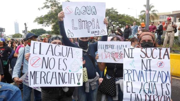 Segunda mega marcha por el agua en Guadalajara inicia con miles y denuncias de infiltrados